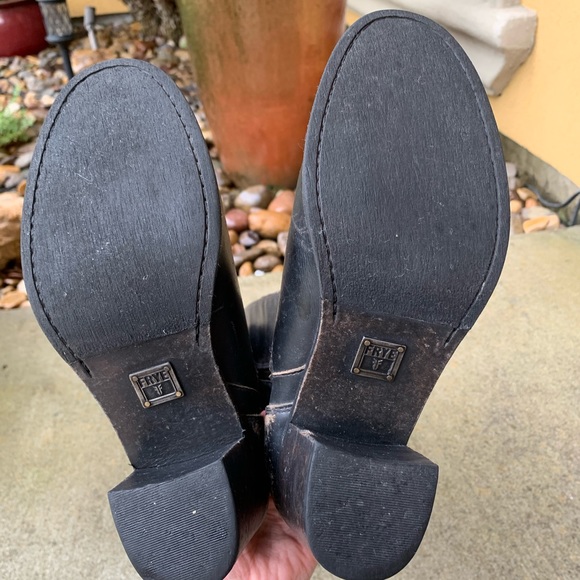 *** SOLD ***** Frye Distressed buckle boots - Picture 6 of 8
